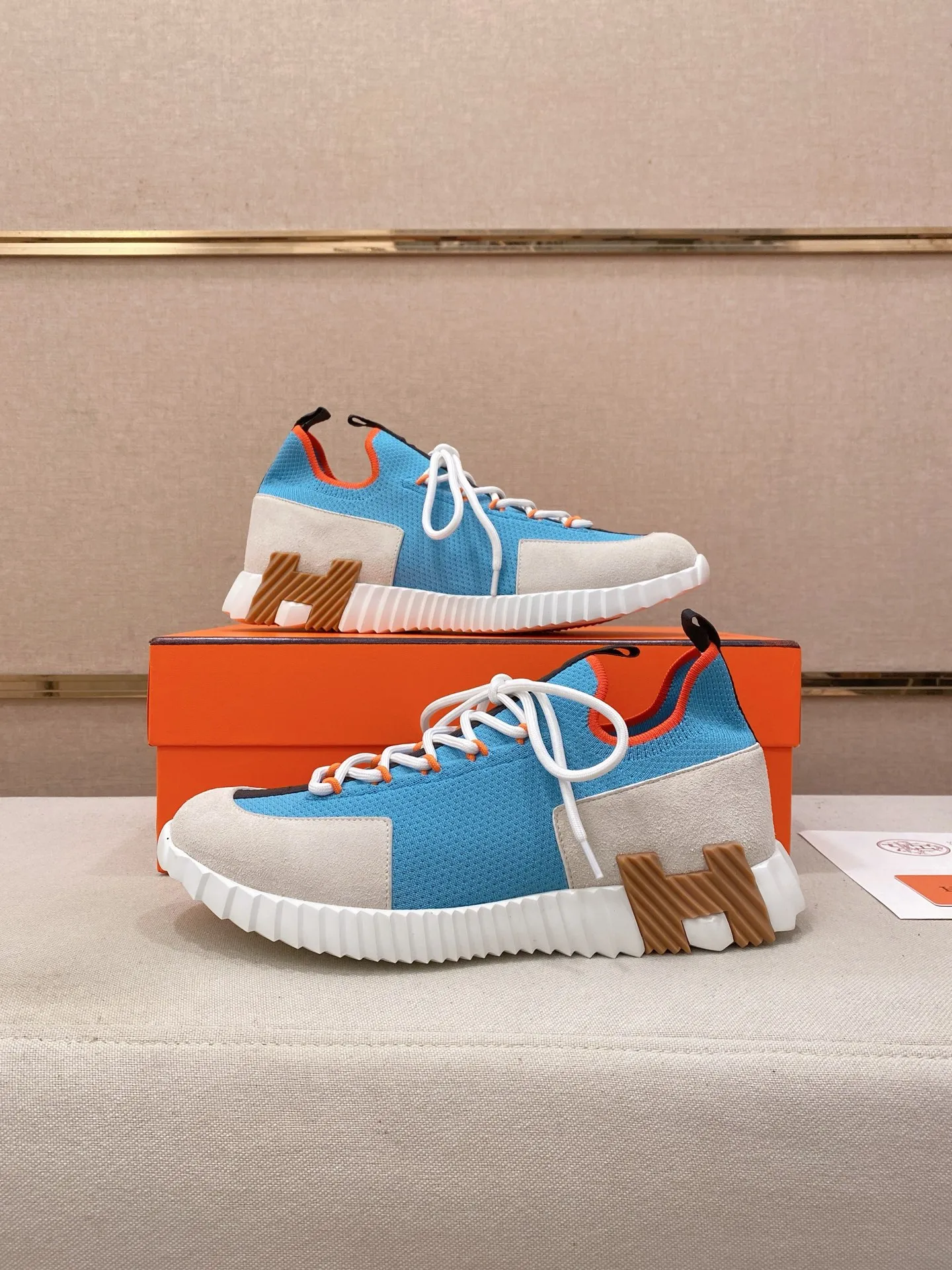 Men's clothing and shoes💰: 620💰《HERMES》【Classic Original Version】Hermès; Top 🔝 Purchasing Agency 🔍🔍Men's latest 🇺🇸 counters are on sale simultaneously, original imported from Italy ▲▲Silk cowhide with breathable fabric ▲▲ (high-end and expensive Qi·Grade) Exquisite workmanship (Italian 🇮🇹Imported water-dyed 🐂cowhide lining) Sole: Original sole provided by the original factory, ⚠️Exclusive double-layer activity·TPR·Rubber·Combined molded outsole; Super·comfortable·wear-resistant·non-slip·environmental protection The real thing is more beautiful if you take the real thing (high quality, follow the order), you can enter and exit the counter at will * Number of yards: 38·39·40·41·42·43·44# (can be customized 45.)